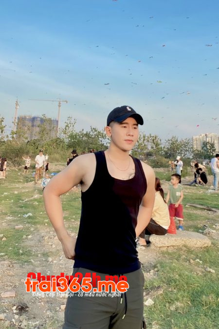 MẶT TRAI THẤY CƯNG, PHỤC VỤ RẤT TÌNH CẢM, BODY GYM SẠCH SẼ ( HẢO B211 )